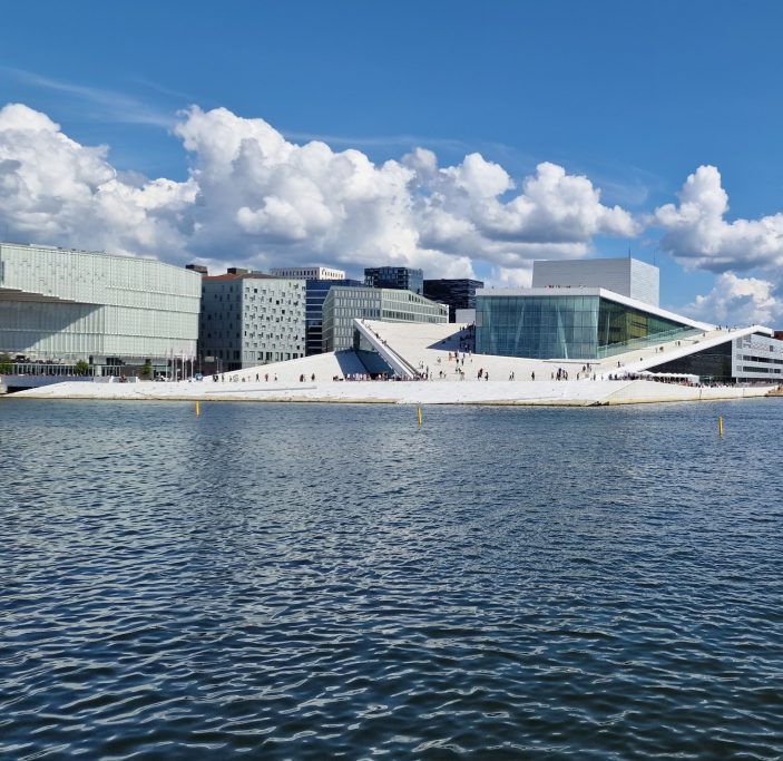 HAMBURG 42SE № 001 vor der Oper in Oslo / Norwegen